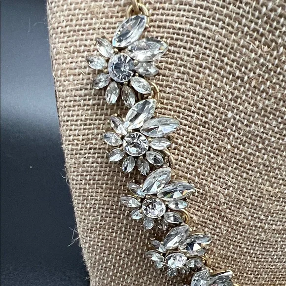 J.Crew Victorian-Inspired Clear Crystal Cluster Statement Bib Necklace ✨ - Picture 4 of 11